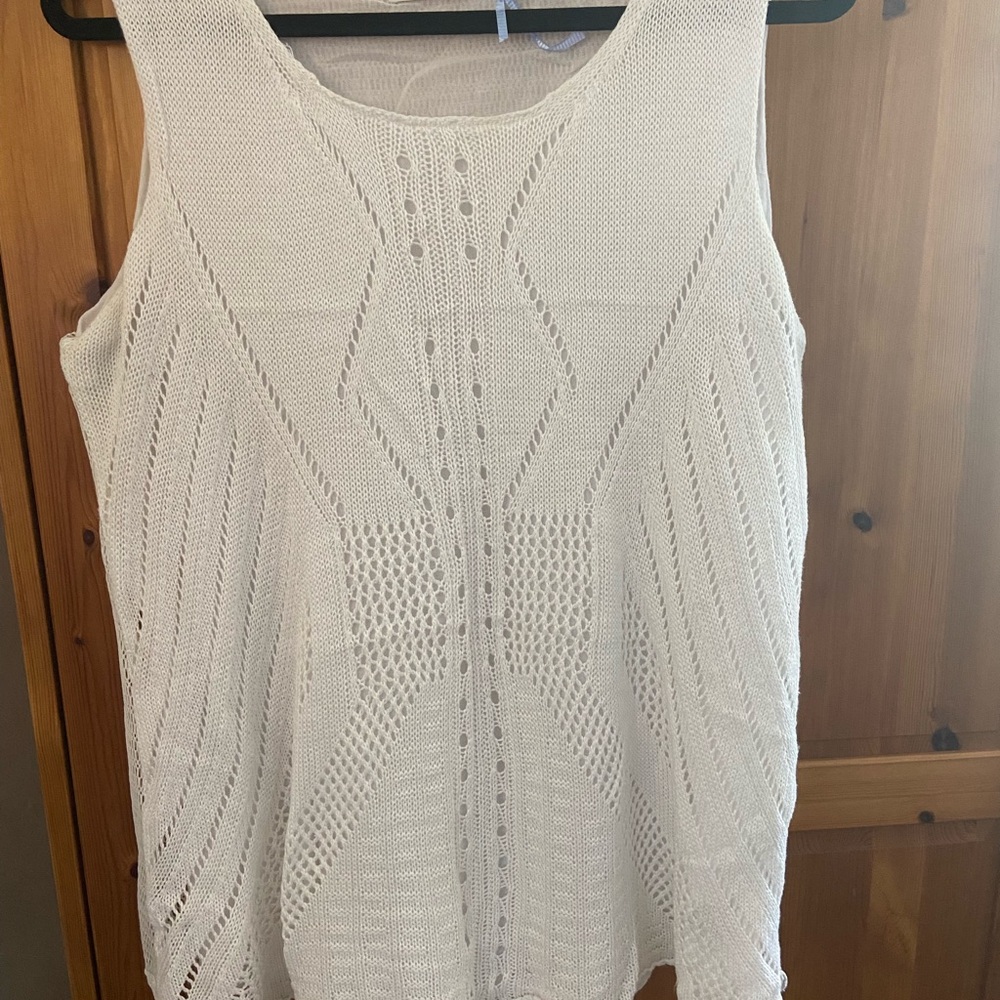 Elegant White Knit Sleeveless Top